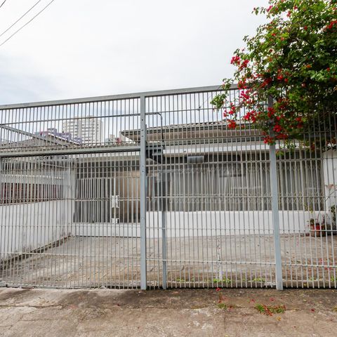 Casa para alugar com 274m², 2 quartos e 6 vagasFachada