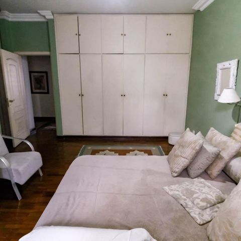 Casa à venda com 800m², 5 quartos e 6 vagas Casa à venda com 800m², 5 quartos e 6 vagasSuíte 2 - armários