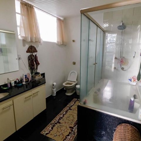 Casa à venda com 800m², 5 quartos e 6 vagas Casa à venda com 800m², 5 quartos e 6 vagasBanheiro da Suíte 1