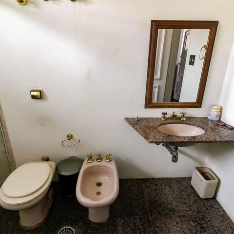 Casa à venda com 800m², 5 quartos e 6 vagas Casa à venda com 800m², 5 quartos e 6 vagasBanheiro