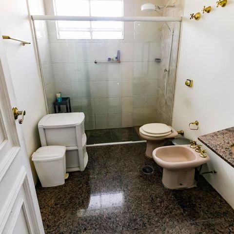Casa à venda com 800m², 5 quartos e 6 vagas Casa à venda com 800m², 5 quartos e 6 vagasBanheiro
