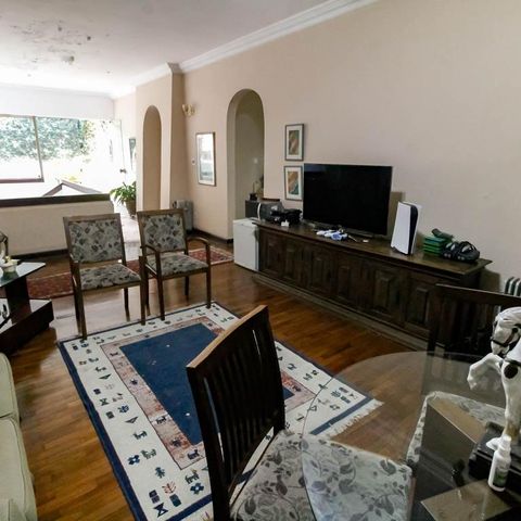 Casa à venda com 800m², 5 quartos e 6 vagas Casa à venda com 800m², 5 quartos e 6 vagasSala 5