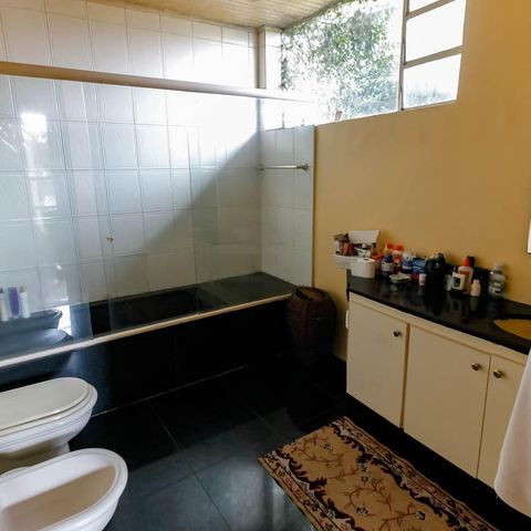 Casa à venda com 800m², 5 quartos e 6 vagas Casa à venda com 800m², 5 quartos e 6 vagasBanheiro da Suíte 1