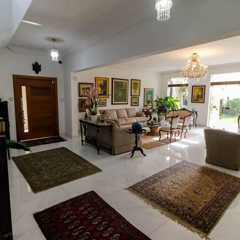 Casa à venda com 800m², 5 quartos e 6 vagas Casa à venda com 800m², 5 quartos e 6 vagasSala 1