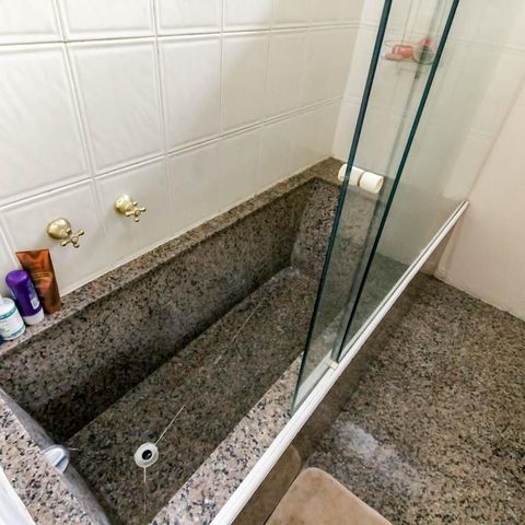 Casa à venda com 800m², 5 quartos e 6 vagas Casa à venda com 800m², 5 quartos e 6 vagasBanheiro da Suíte 2 - banheira