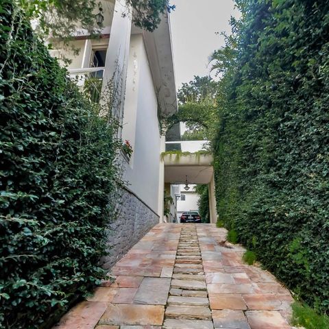 Casa à venda com 800m², 5 quartos e 6 vagas Casa à venda com 800m², 5 quartos e 6 vagasGaragem