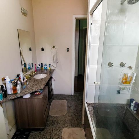 Casa à venda com 800m², 5 quartos e 6 vagas Casa à venda com 800m², 5 quartos e 6 vagasBanheiro da Suíte 2