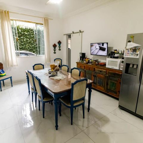 Casa à venda com 800m², 5 quartos e 6 vagas Casa à venda com 800m², 5 quartos e 6 vagasCopa