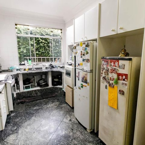 Casa à venda com 800m², 5 quartos e 6 vagas Casa à venda com 800m², 5 quartos e 6 vagasCozinha - Armários