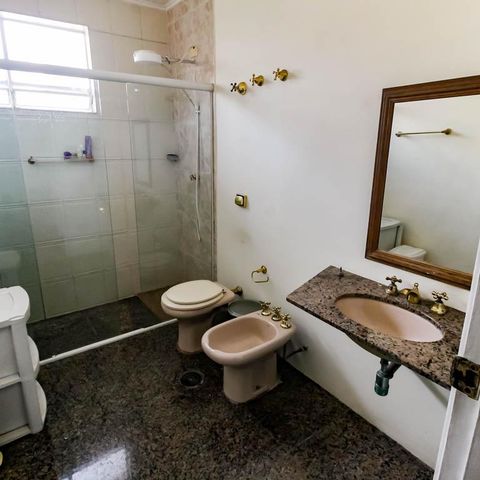 Casa à venda com 800m², 5 quartos e 6 vagas Casa à venda com 800m², 5 quartos e 6 vagasBanheiro