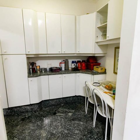 Casa à venda com 800m², 5 quartos e 6 vagas Casa à venda com 800m², 5 quartos e 6 vagasCozinha - Armários
