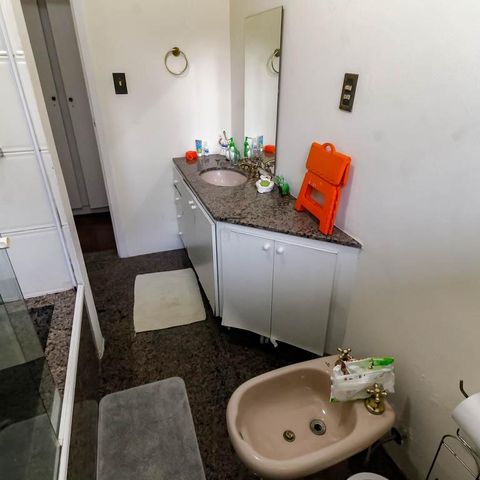 Casa à venda com 800m², 5 quartos e 6 vagas Casa à venda com 800m², 5 quartos e 6 vagasBanheiro da Suíte 3