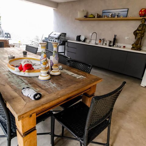 Casa à venda com 800m², 5 quartos e 6 vagas Casa à venda com 800m², 5 quartos e 6 vagasÁrea gourmet