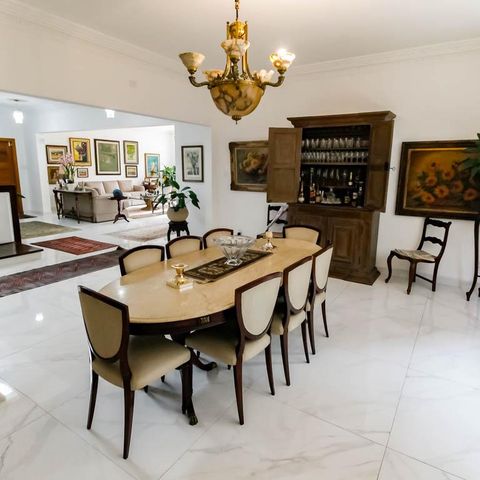 Casa à venda com 800m², 5 quartos e 6 vagas Casa à venda com 800m², 5 quartos e 6 vagasSala 4