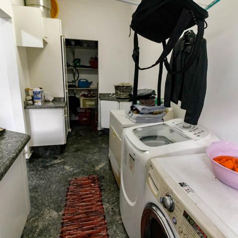 Casa à venda com 800m², 5 quartos e 6 vagas Casa à venda com 800m², 5 quartos e 6 vagasÁrea de Serviço