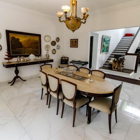 Casa à venda com 800m², 5 quartos e 6 vagas Casa à venda com 800m², 5 quartos e 6 vagasSala 4