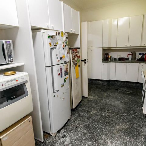 Casa à venda com 800m², 5 quartos e 6 vagas Casa à venda com 800m², 5 quartos e 6 vagasCozinha - Armários