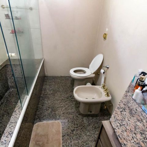 Casa à venda com 800m², 5 quartos e 6 vagas Casa à venda com 800m², 5 quartos e 6 vagasBanheiro da Suíte 2