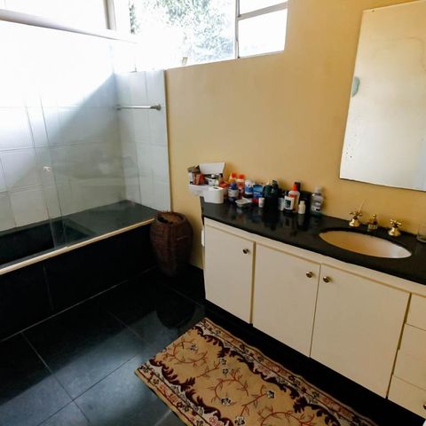 Casa à venda com 800m², 5 quartos e 6 vagas Casa à venda com 800m², 5 quartos e 6 vagasBanheiro da Suíte 1