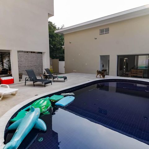 Casa à venda com 800m², 5 quartos e 6 vagas Casa à venda com 800m², 5 quartos e 6 vagasPiscina