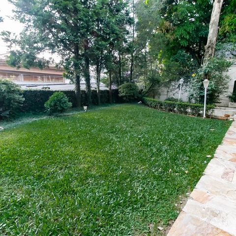Casa à venda com 800m², 5 quartos e 6 vagas Casa à venda com 800m², 5 quartos e 6 vagasJardim