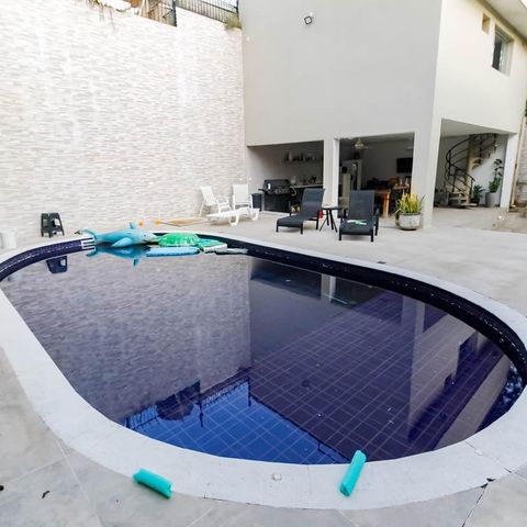 Casa à venda com 800m², 5 quartos e 6 vagas Casa à venda com 800m², 5 quartos e 6 vagasPiscina