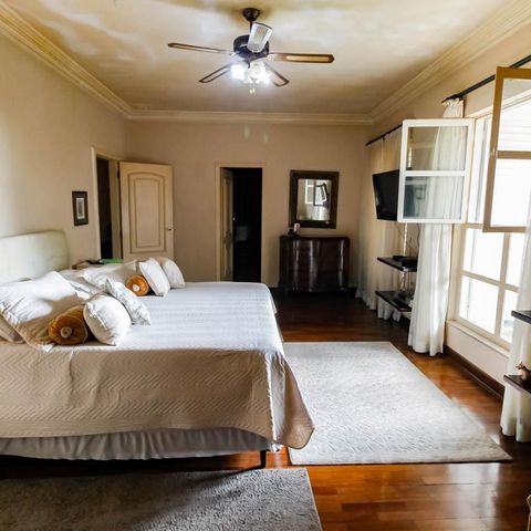 Casa à venda com 800m², 5 quartos e 6 vagas Casa à venda com 800m², 5 quartos e 6 vagasSuíte 1