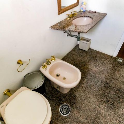 Casa à venda com 800m², 5 quartos e 6 vagas Casa à venda com 800m², 5 quartos e 6 vagasBanheiro