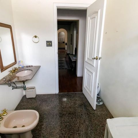 Casa à venda com 800m², 5 quartos e 6 vagas Casa à venda com 800m², 5 quartos e 6 vagasBanheiro