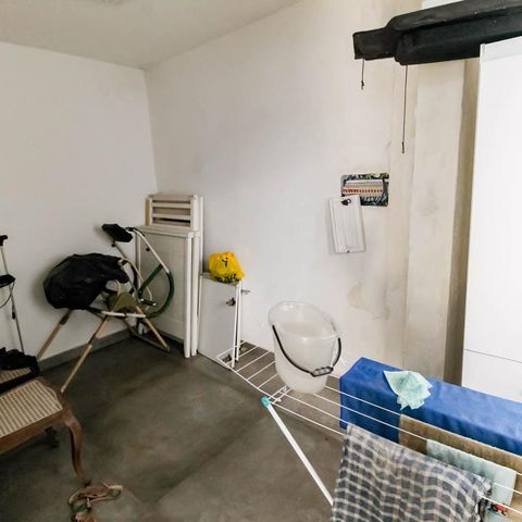 Casa à venda com 800m², 5 quartos e 6 vagas Casa à venda com 800m², 5 quartos e 6 vagasQuarto de Serviço