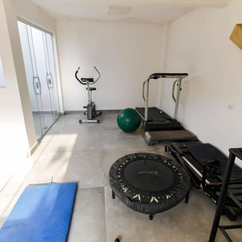 Casa à venda com 800m², 5 quartos e 6 vagas Casa à venda com 800m², 5 quartos e 6 vagasAcademia