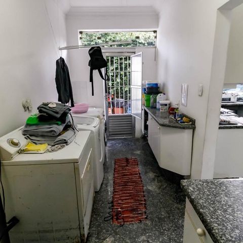 Casa à venda com 800m², 5 quartos e 6 vagas Casa à venda com 800m², 5 quartos e 6 vagasÁrea de Serviço
