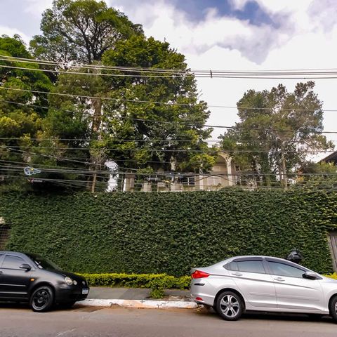 Casa à venda com 800m², 5 quartos e 6 vagas Casa à venda com 800m², 5 quartos e 6 vagasFachada