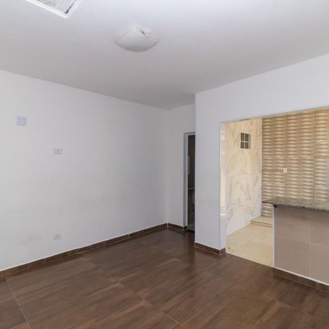 Casa à venda com 40m², 1 quarto e 1 vaga Casa à venda com 40m², 1 quarto e 1 vagaSala