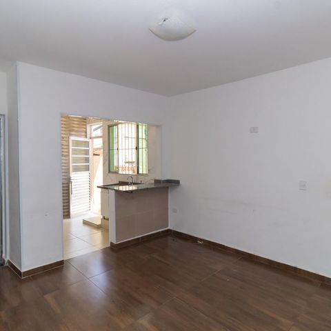 Casa à venda com 40m², 1 quarto e 1 vaga Casa à venda com 40m², 1 quarto e 1 vagaSala