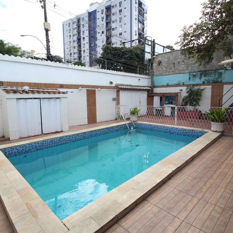 Casa à venda com 260m², 5 quartos e 3 vagasPiscina