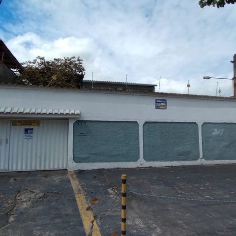 Casa à venda com 260m², 5 quartos e 3 vagas Casa à venda com 260m², 5 quartos e 3 vagasFachada
