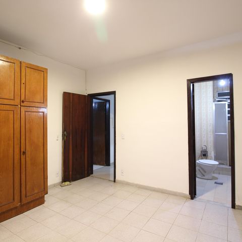 Casa à venda com 260m², 5 quartos e 3 vagasSuíte