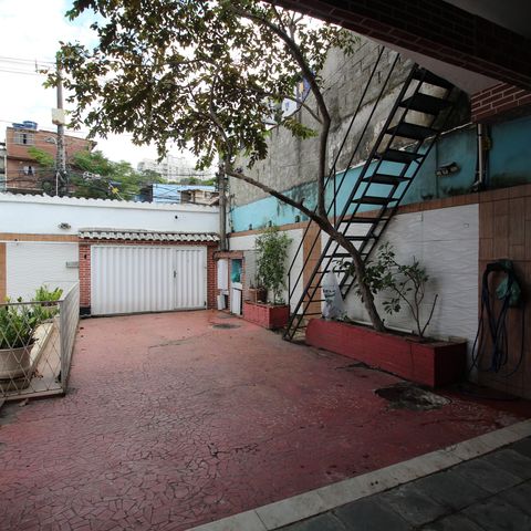 Casa à venda com 260m², 5 quartos e 3 vagasGaragem