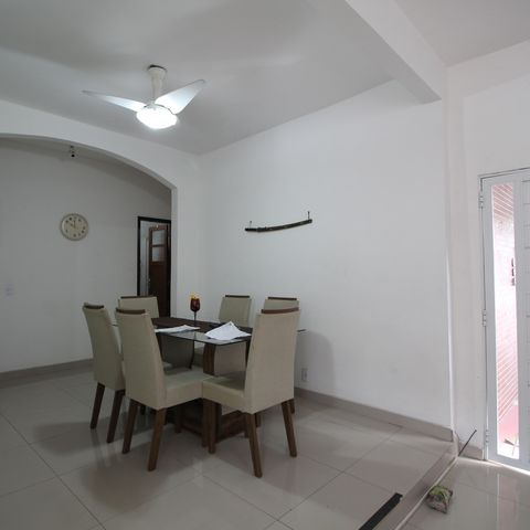 Casa à venda com 260m², 5 quartos e 3 vagasSala