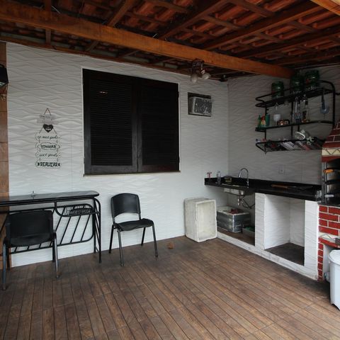 Casa à venda com 260m², 5 quartos e 3 vagasChurrasqueira