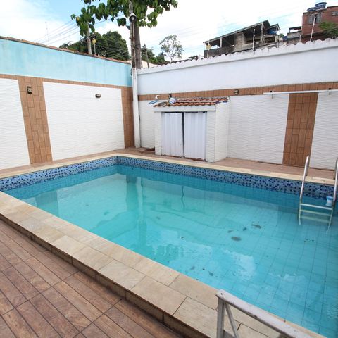 Casa à venda com 260m², 5 quartos e 3 vagasPiscina