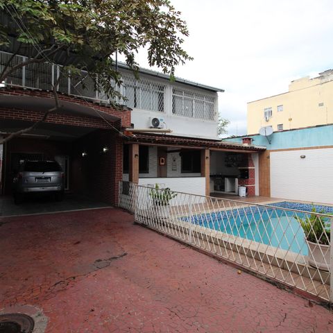 Casa à venda com 260m², 5 quartos e 3 vagasÁrea Externa