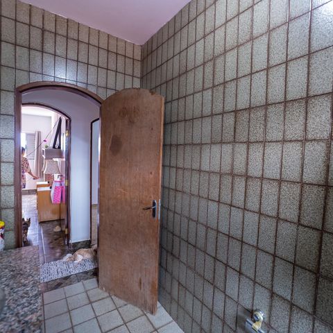 Casa à venda com 250m², 3 quartos e 2 vagas Casa à venda com 250m², 3 quartos e 2 vagasBanheiro Social