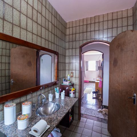 Casa à venda com 250m², 3 quartos e 2 vagas Casa à venda com 250m², 3 quartos e 2 vagasBanheiro Social