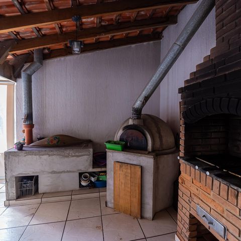Casa à venda com 250m², 3 quartos e 2 vagas Casa à venda com 250m², 3 quartos e 2 vagasÁrea gourmet