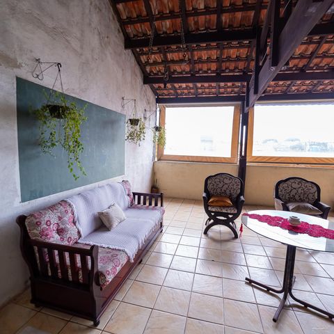 Casa à venda com 250m², 3 quartos e 2 vagas Casa à venda com 250m², 3 quartos e 2 vagasVaranda