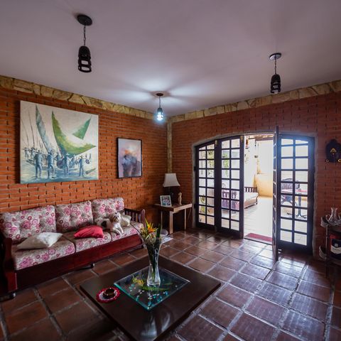 Casa à venda com 250m², 3 quartos e 2 vagas Casa à venda com 250m², 3 quartos e 2 vagasSala