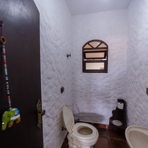 Casa à venda com 250m², 3 quartos e 2 vagas Casa à venda com 250m², 3 quartos e 2 vagasLavabo da sala