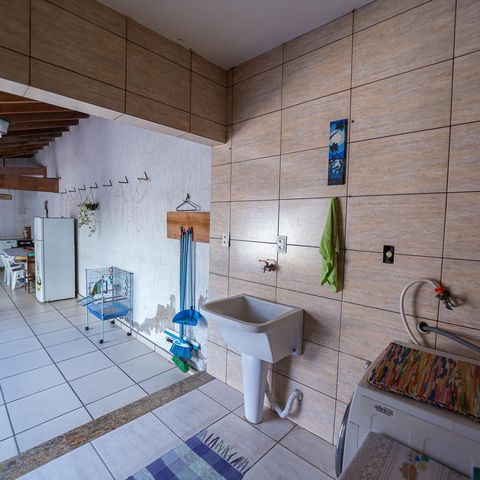 Casa à venda com 250m², 3 quartos e 2 vagas Casa à venda com 250m², 3 quartos e 2 vagasÁrea de Serviço